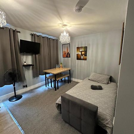 Cosy 2 Bedrooms Apartment ลอนดอน ภายนอก รูปภาพ