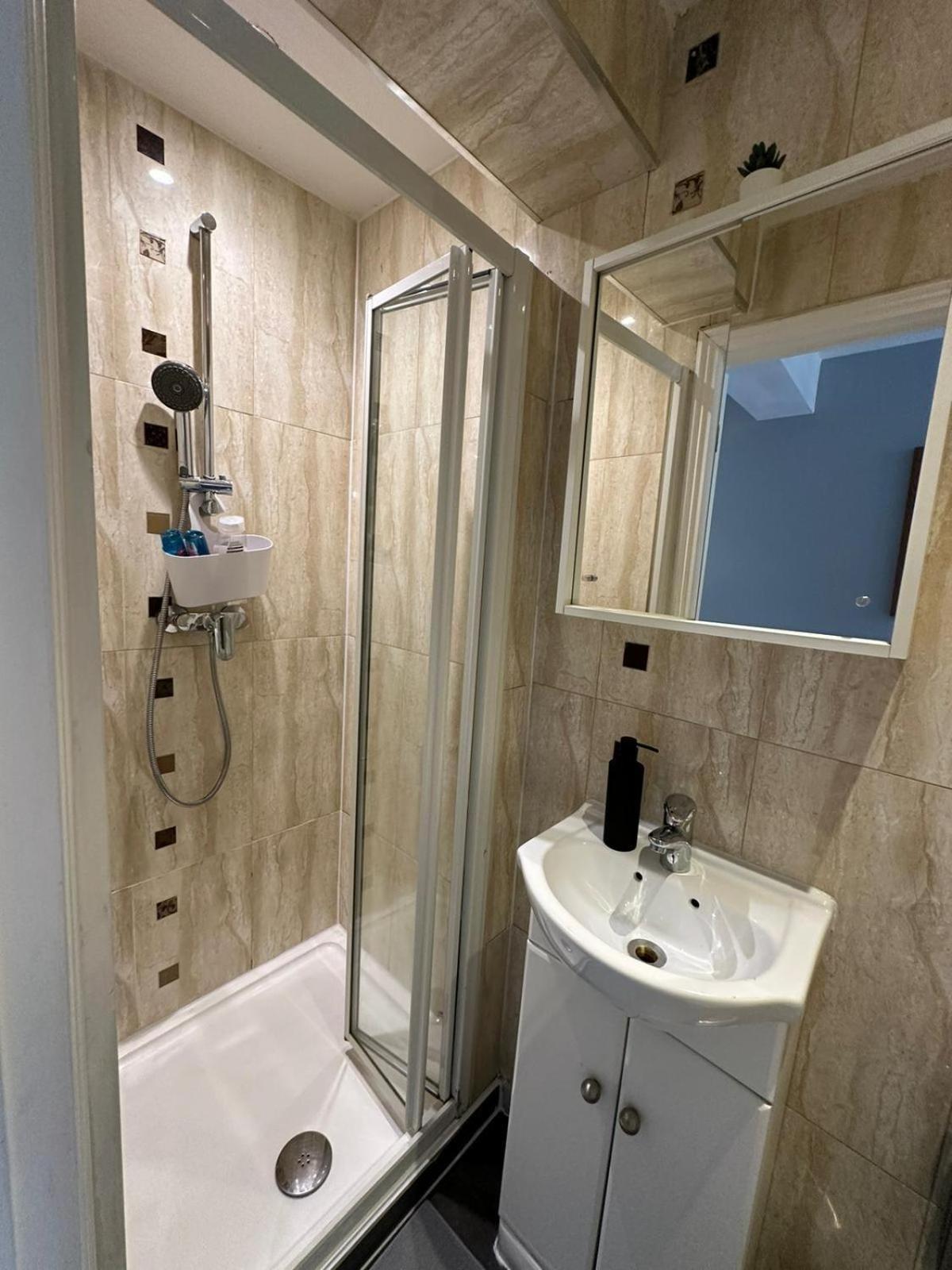 Cosy 2 Bedrooms Apartment ลอนดอน ภายนอก รูปภาพ