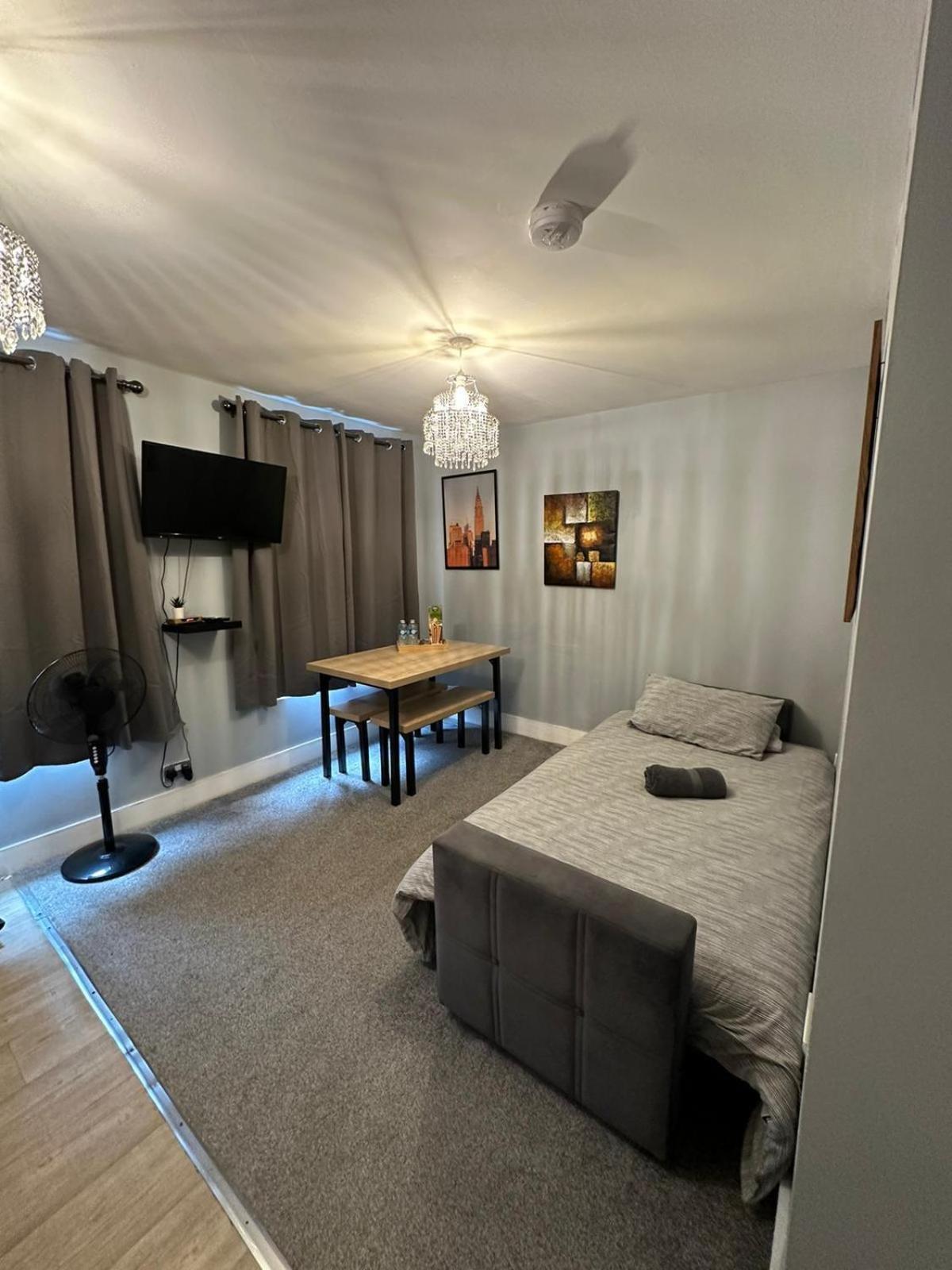 Cosy 2 Bedrooms Apartment ลอนดอน ภายนอก รูปภาพ