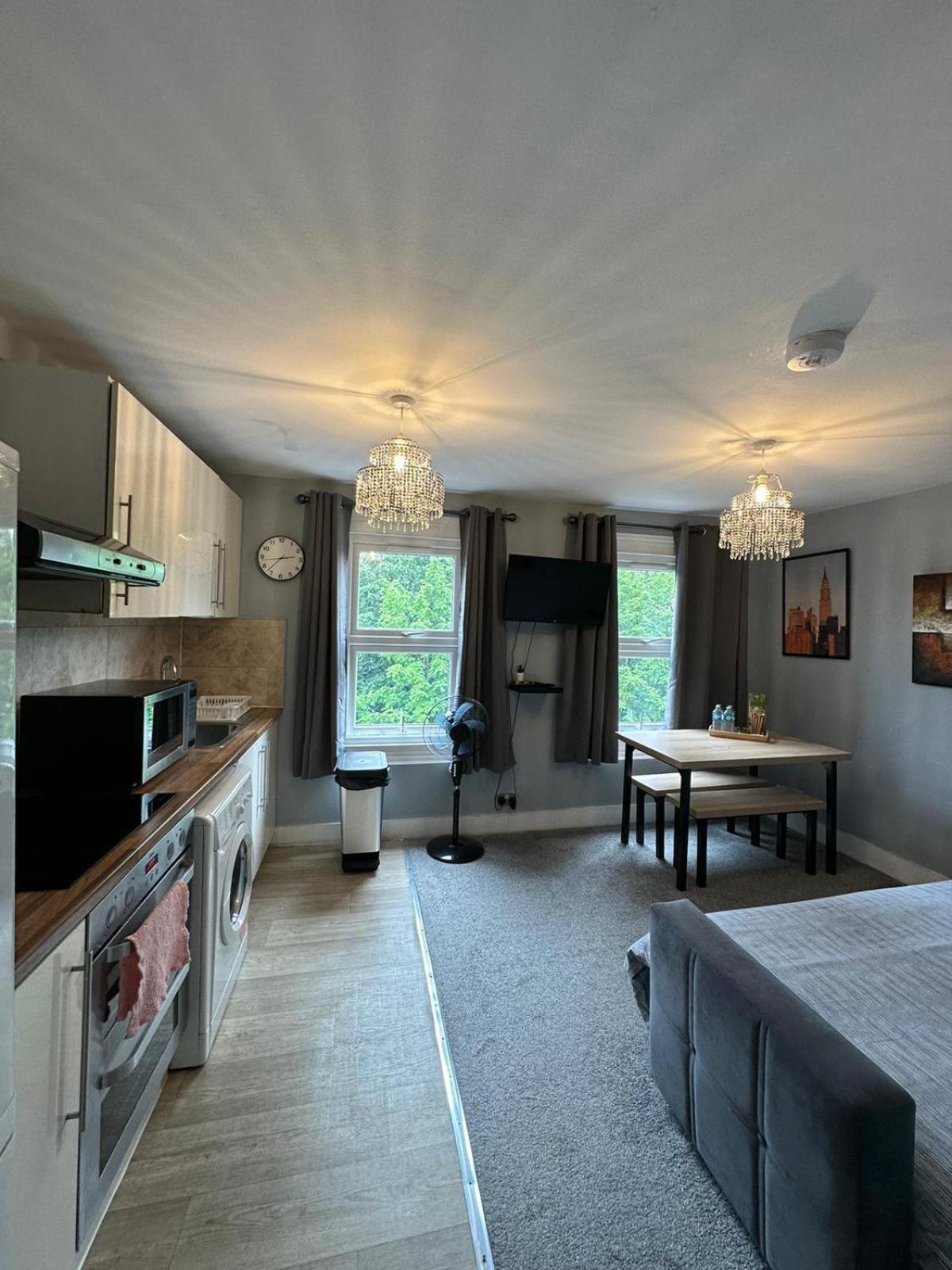Cosy 2 Bedrooms Apartment ลอนดอน ภายนอก รูปภาพ